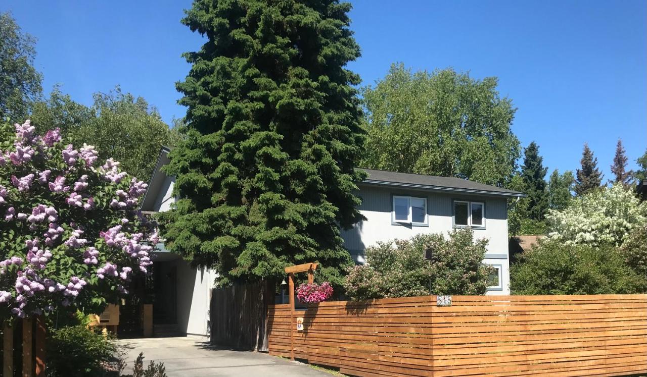 Gardenside Bed And Breakfast Anchorage Exterior foto