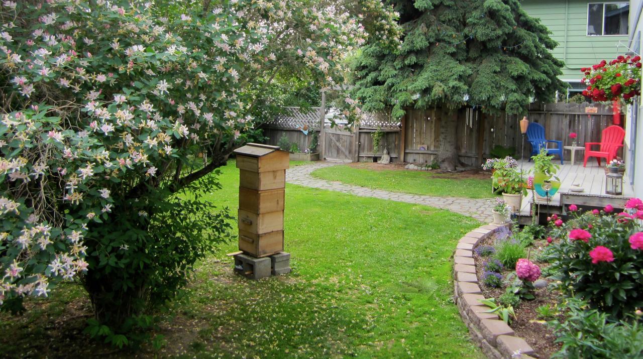 Gardenside Bed And Breakfast Anchorage Exterior foto